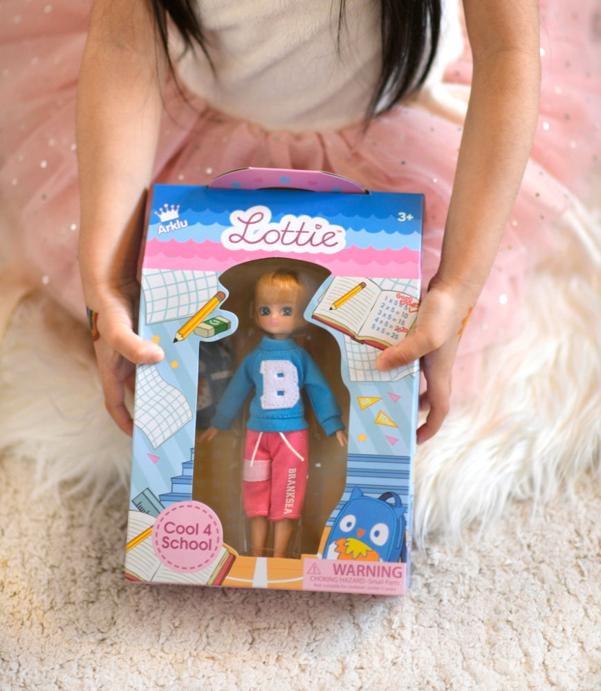 Lottie lėlė Moksleivė B